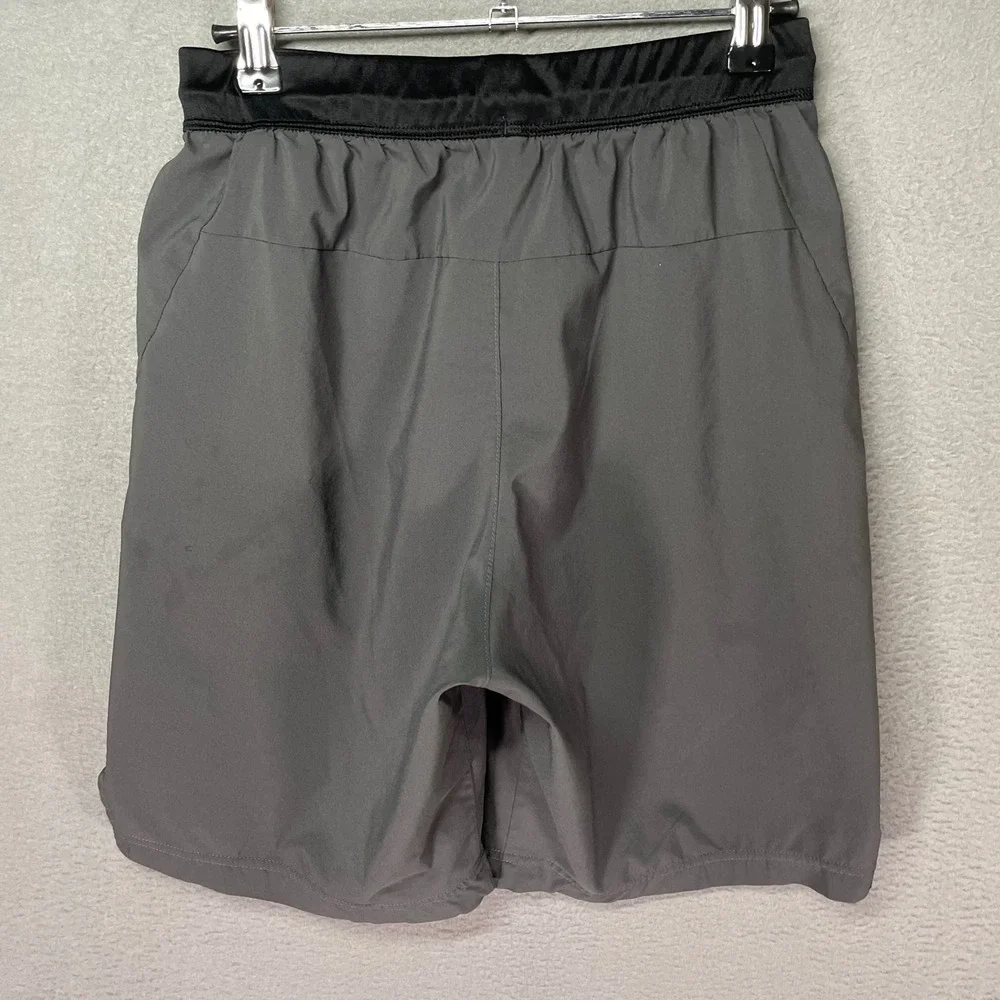 Adidas Athletic Shorts Mens Small Grey Zip Pockets Laser Cut‎